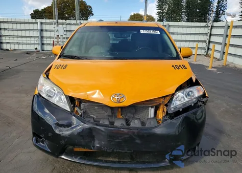 2011 Toyota Sienna Xle z USA, uszkodzony, nr VIN 5TDDK3DCXBS021794